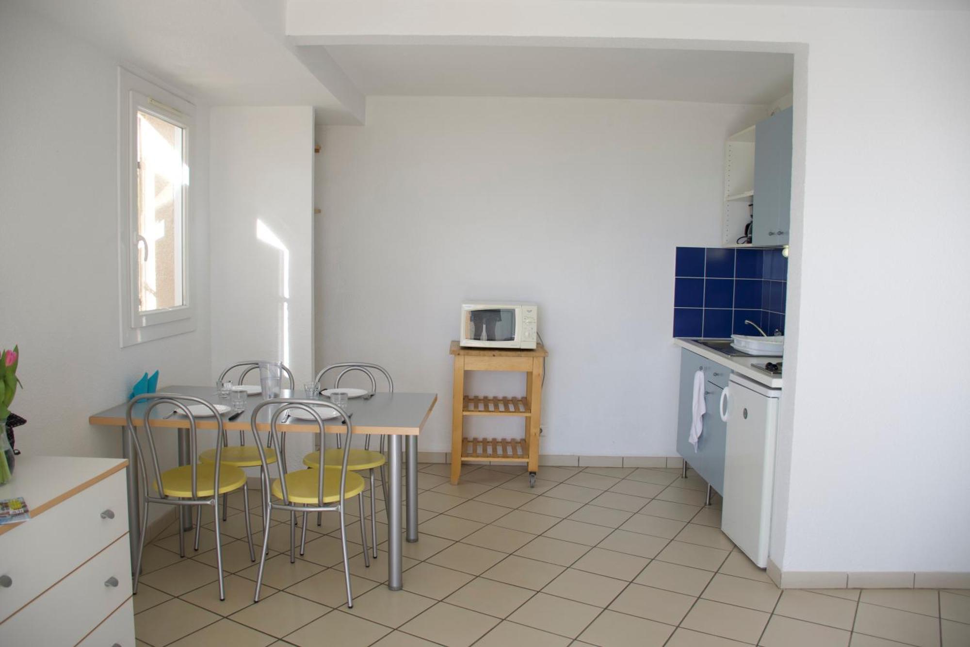 Ulvf Les Romarins Aparthotel Fleury  Bagian luar foto